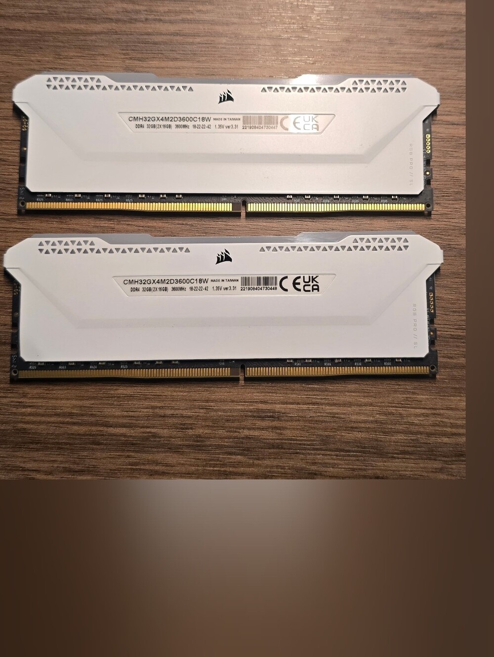 Corsair Vengeance RGB 32GB (2x16GB) RAM DDR4 3600MHZ CMH32GX4M2D3600C18W